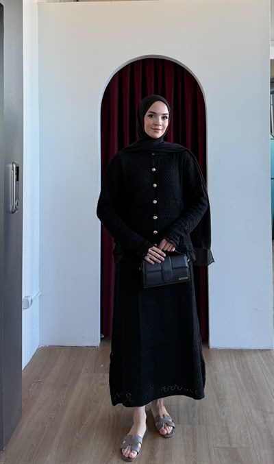 Gold Düğmeli Etekli Takım Siyah
