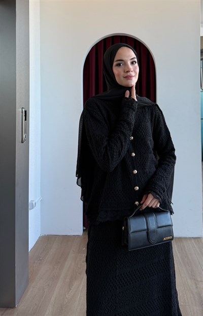 Gold Düğmeli Etekli Takım Siyah