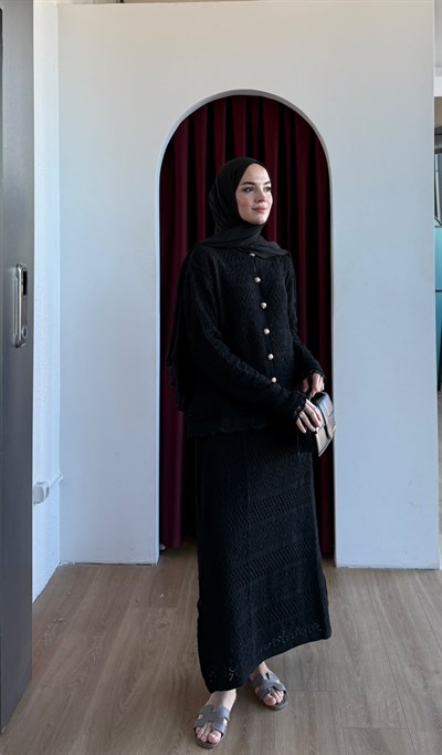 Gold Düğmeli Etekli Takım Siyah