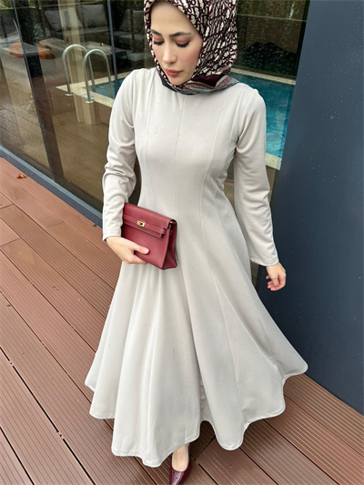 Lily Elbise Taş 
