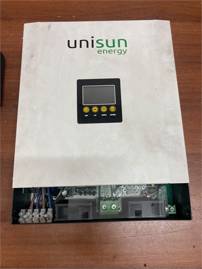 Unisun Sunon-E 3KVA 2.4KW 24V Akıllı İnverter (Outlet) 2.