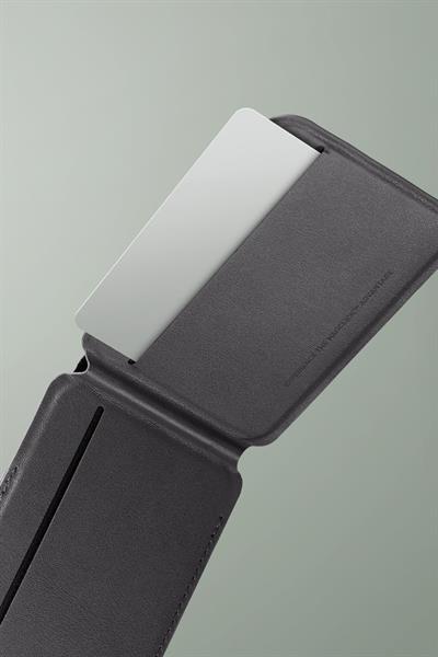 Uniq Lyden DS RFID Block Manyetik Kartlıklı MagSafe Uyumlu Deri Stant – Bej