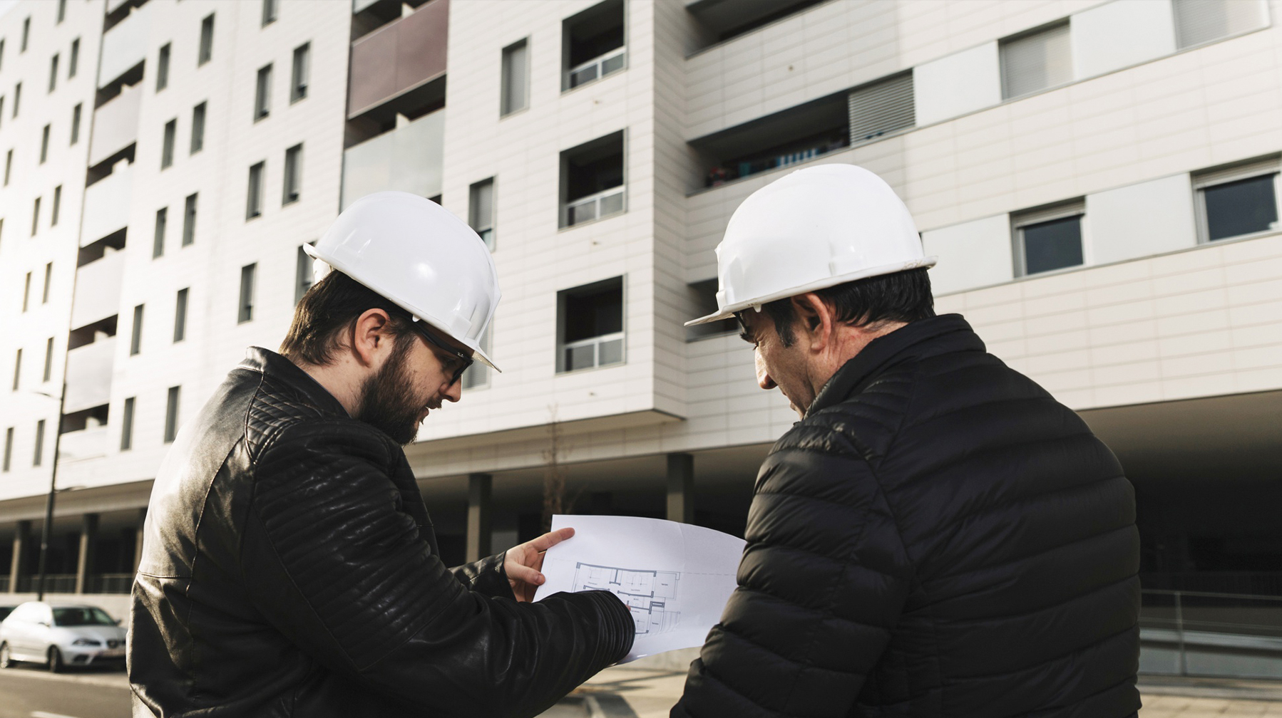Çankırı'da bir firma çok katlı binalardan acil tahliye sistemi üzerinde çalışma yapıyor.