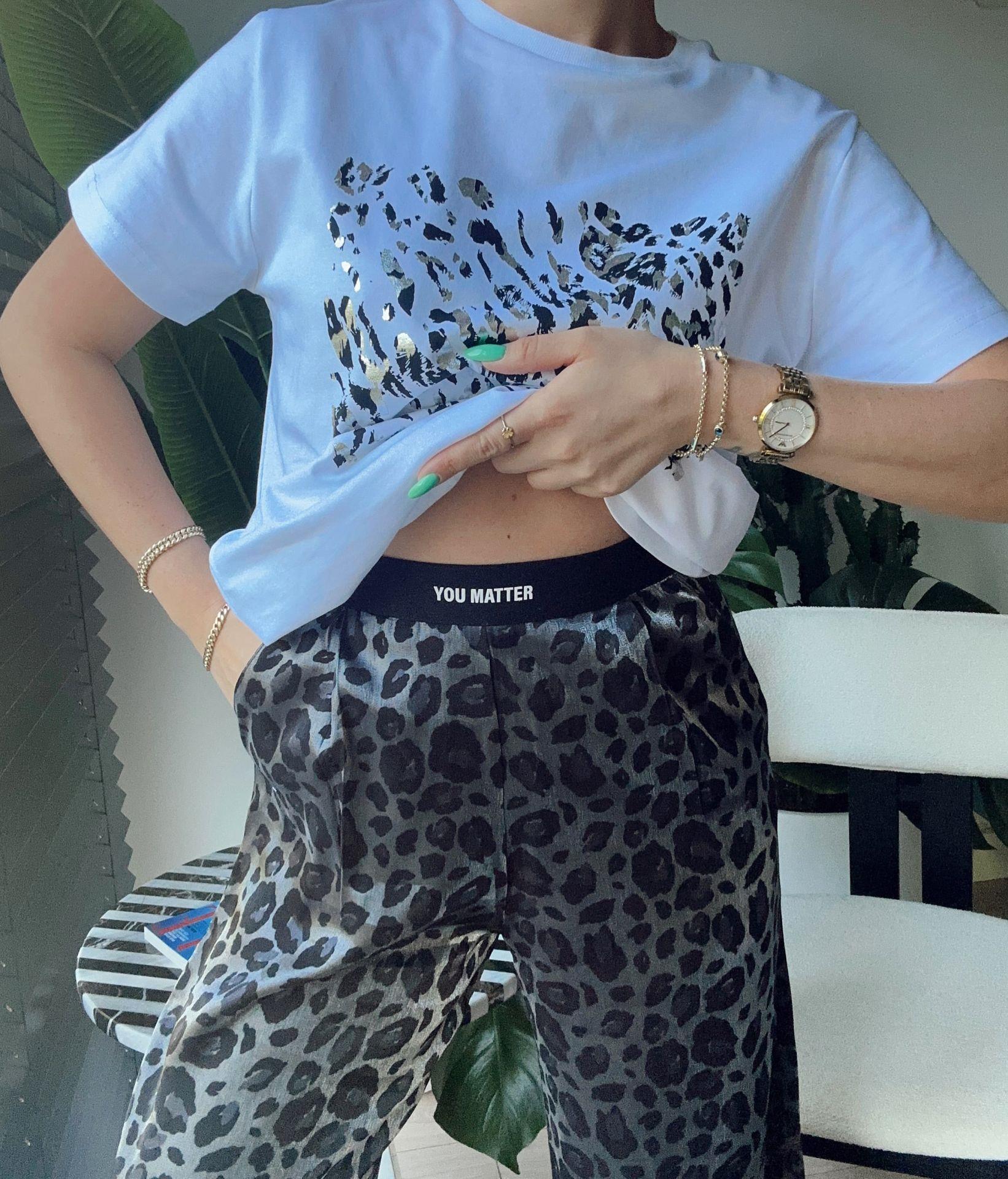 Bol Kesim Leopar Desen Bel Detaylı Pantolon
