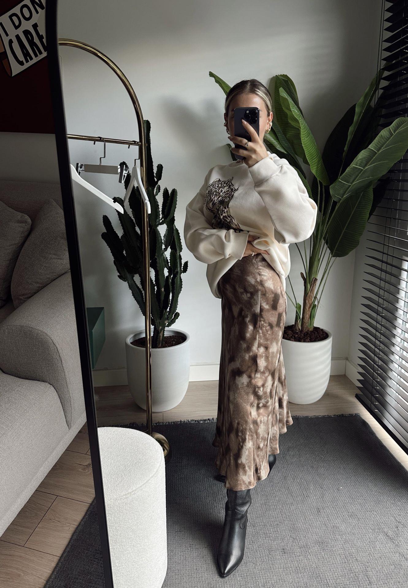 Boncuk Detaylı Sweatshirt Ekru