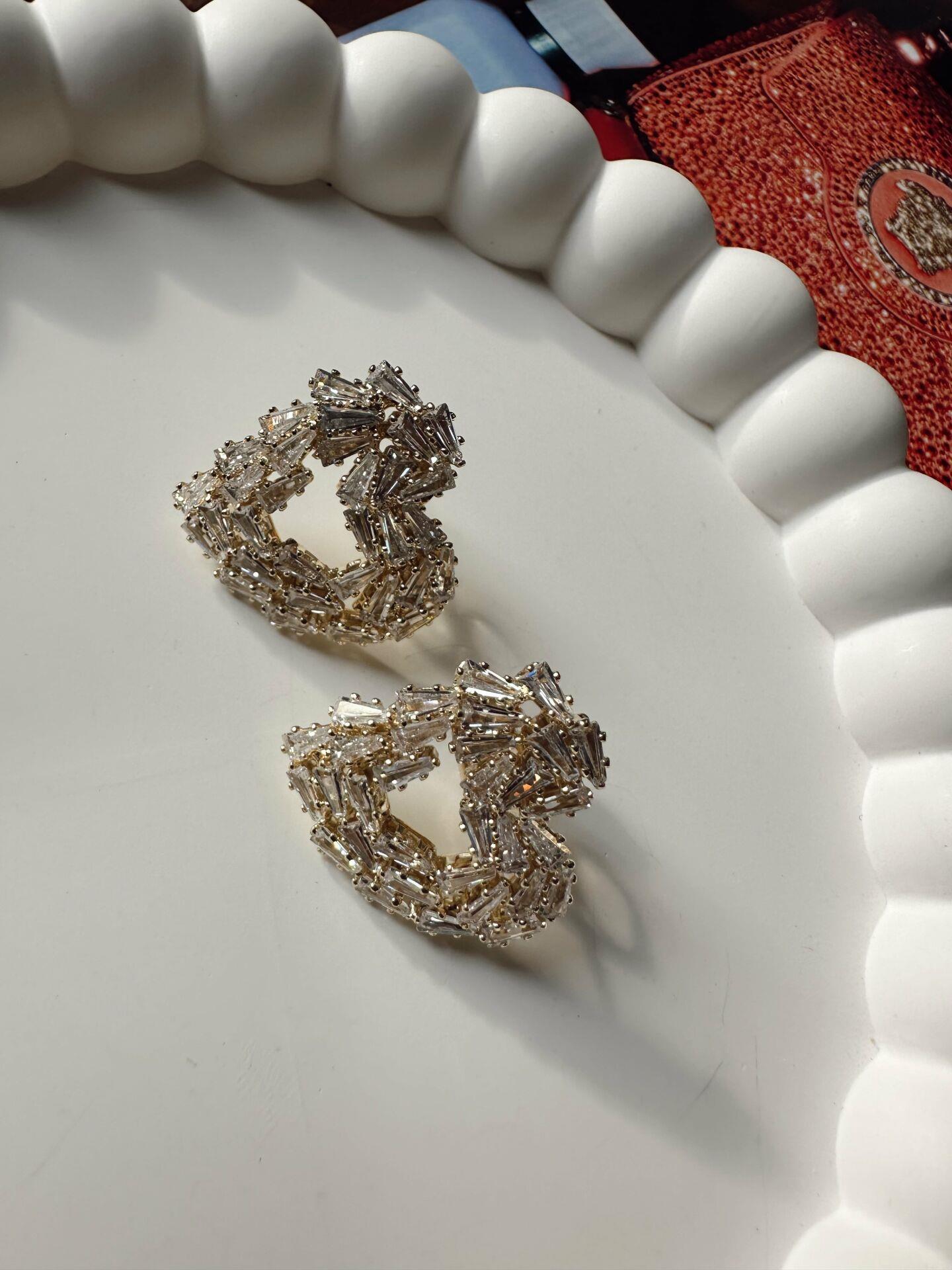 Gold Zirkon Şık Tasarım Küpe