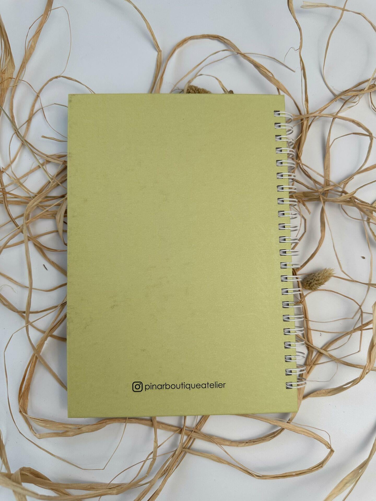 Motto Kapaklı Defter Her Şey Geçici