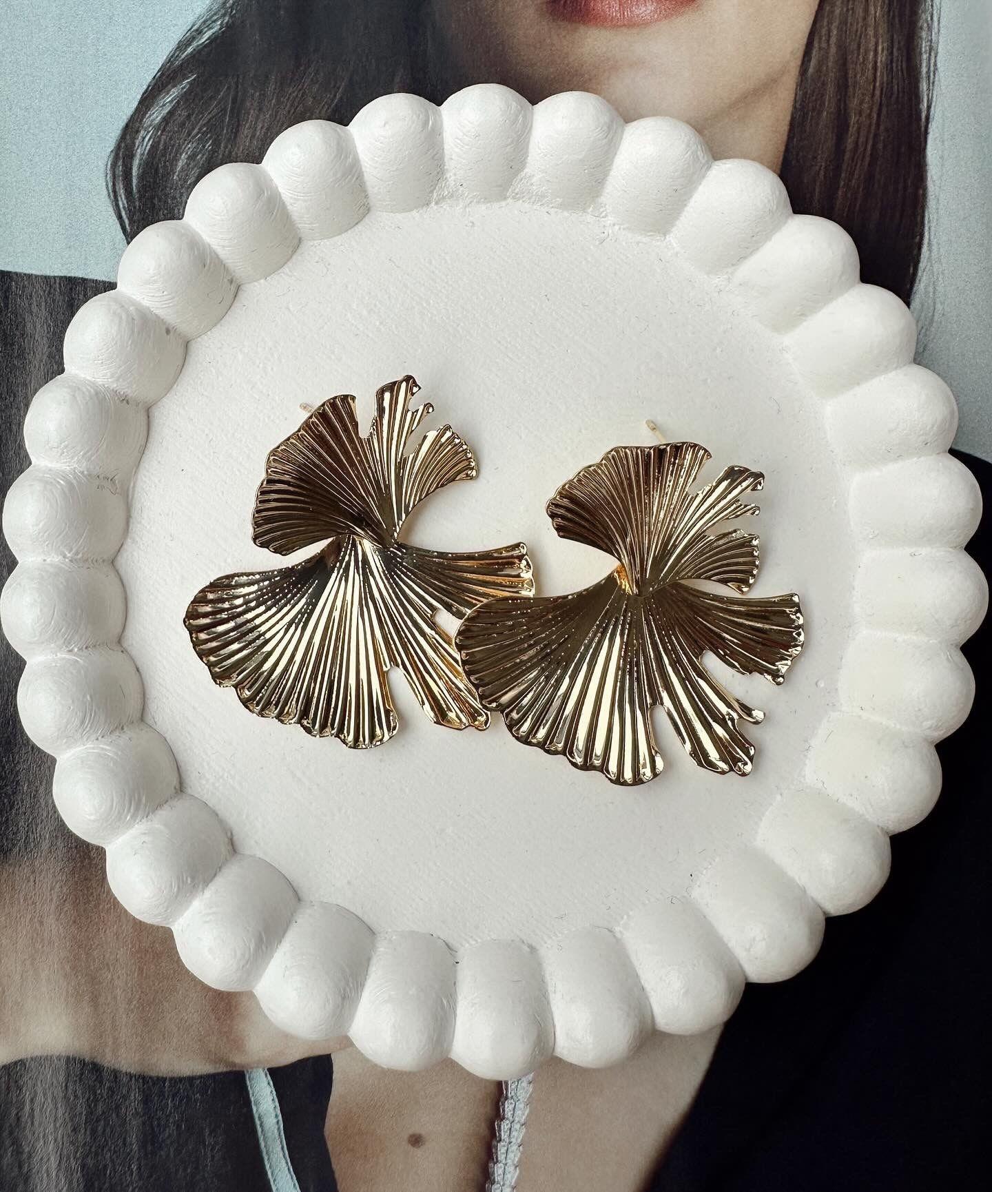 Vintage Metal Gold Yaprak Küpe