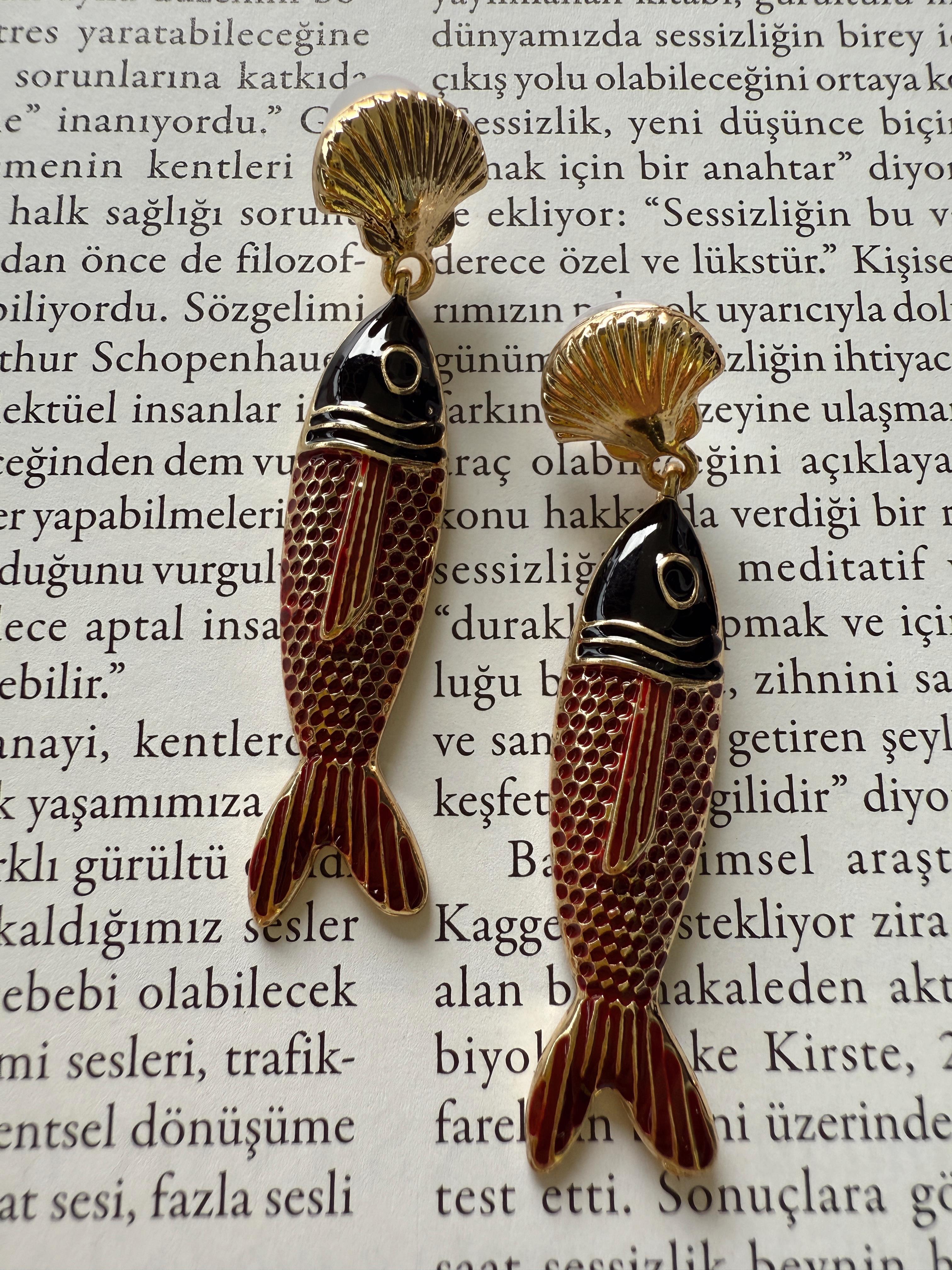 Balık Detaylı Sallantılı Küpe Siyah
