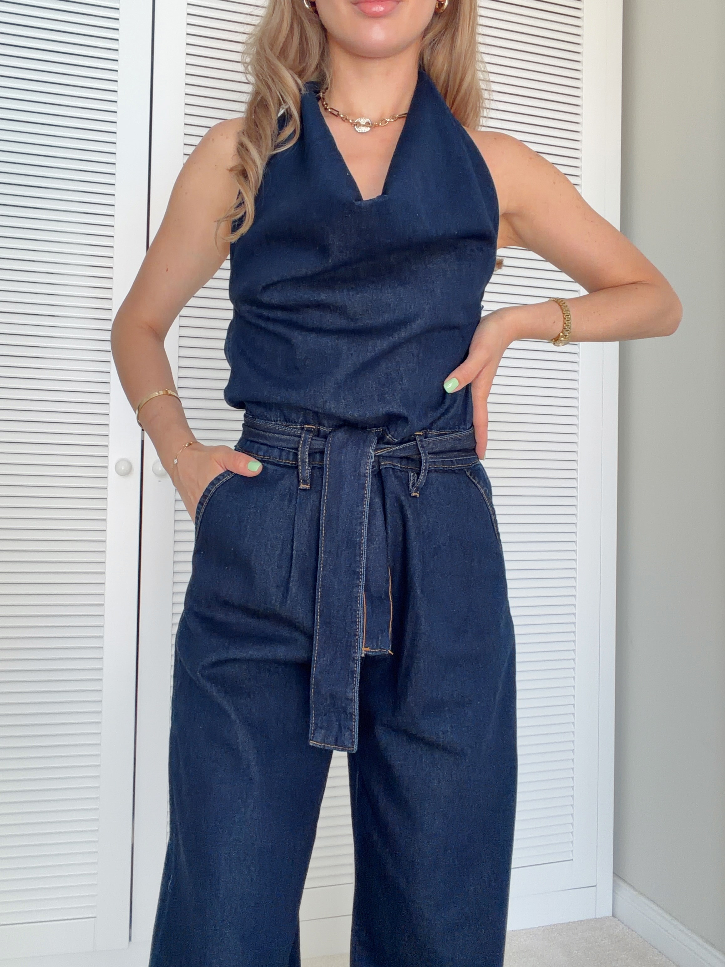 Boyundan Bağlamalı Kemer Detaylı Tulum Denim