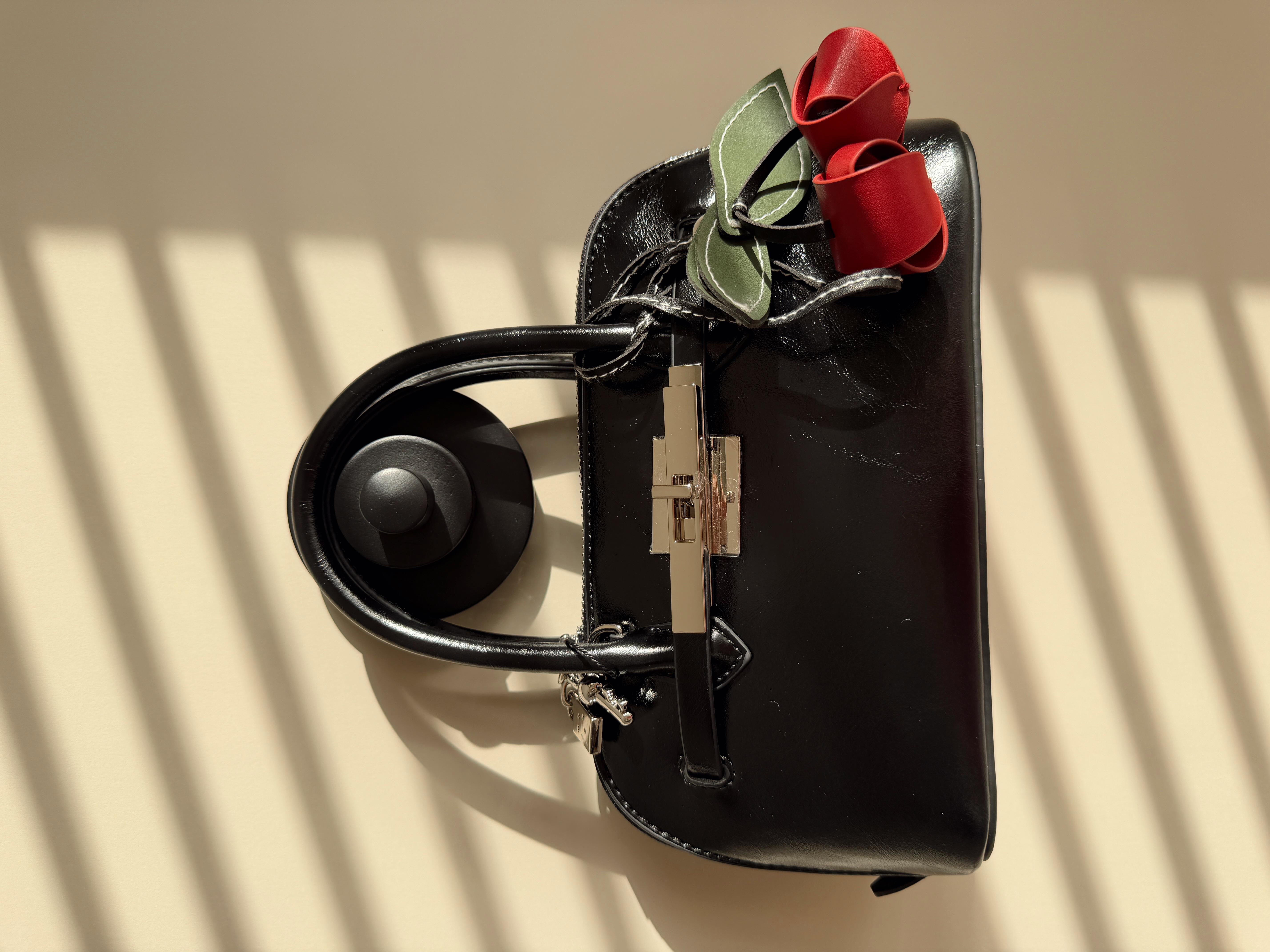 Cherry Charm Detaylı Deri Çanta Siyah 