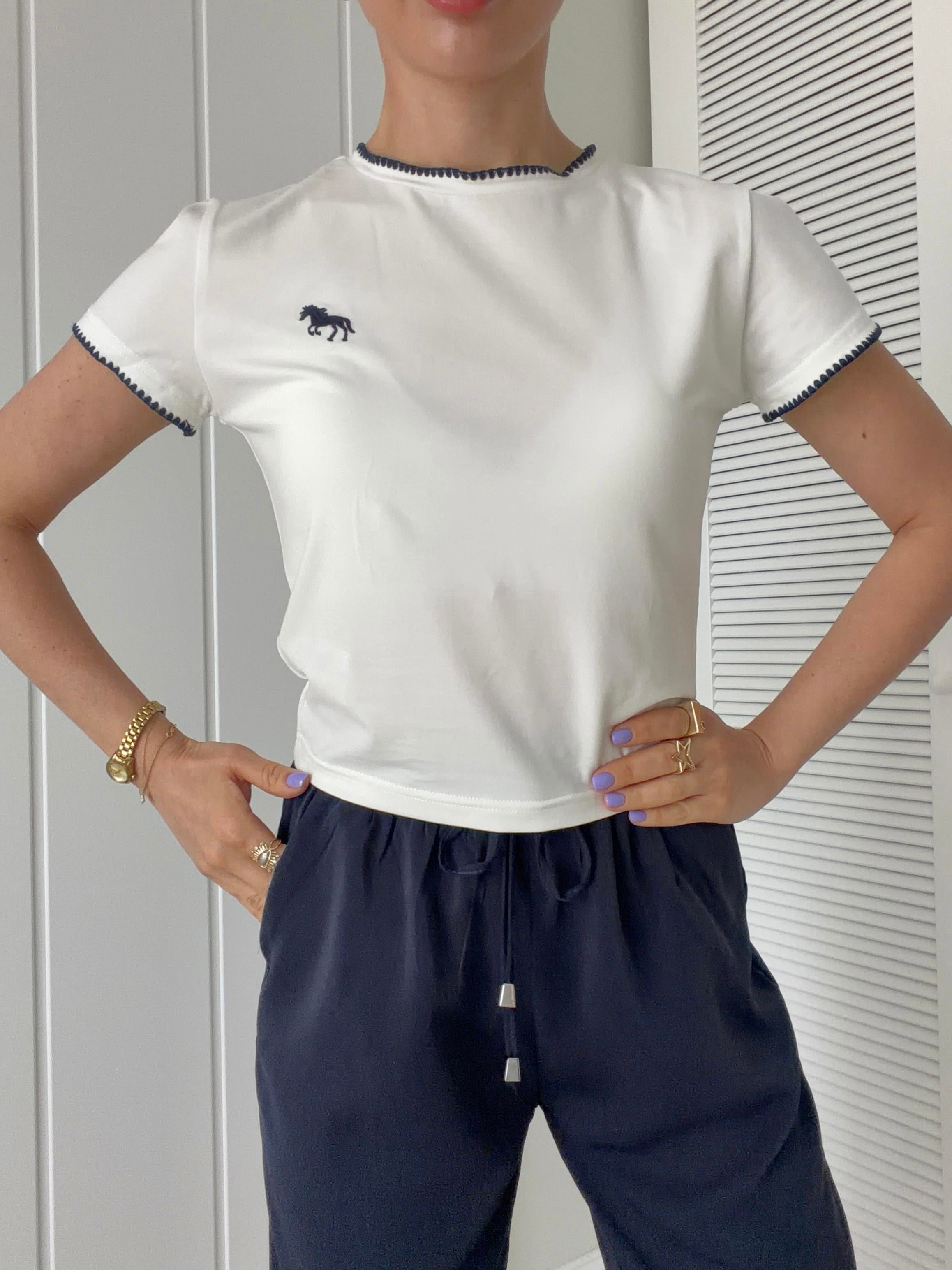 İşleme Lacivert Nakış Detaylı Tshirt
