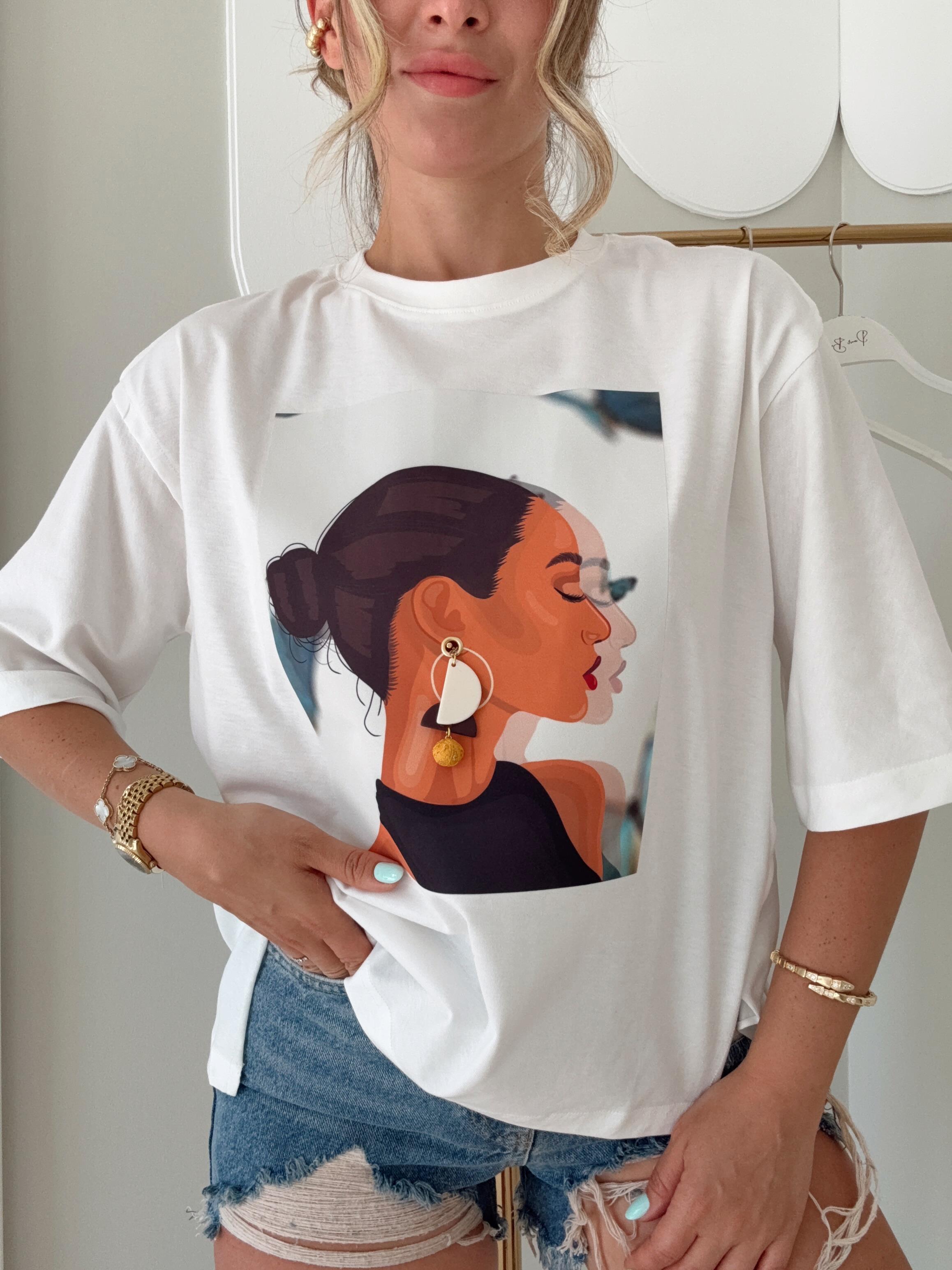 Küpe Detaylı Baskı Tshirt Ekru 