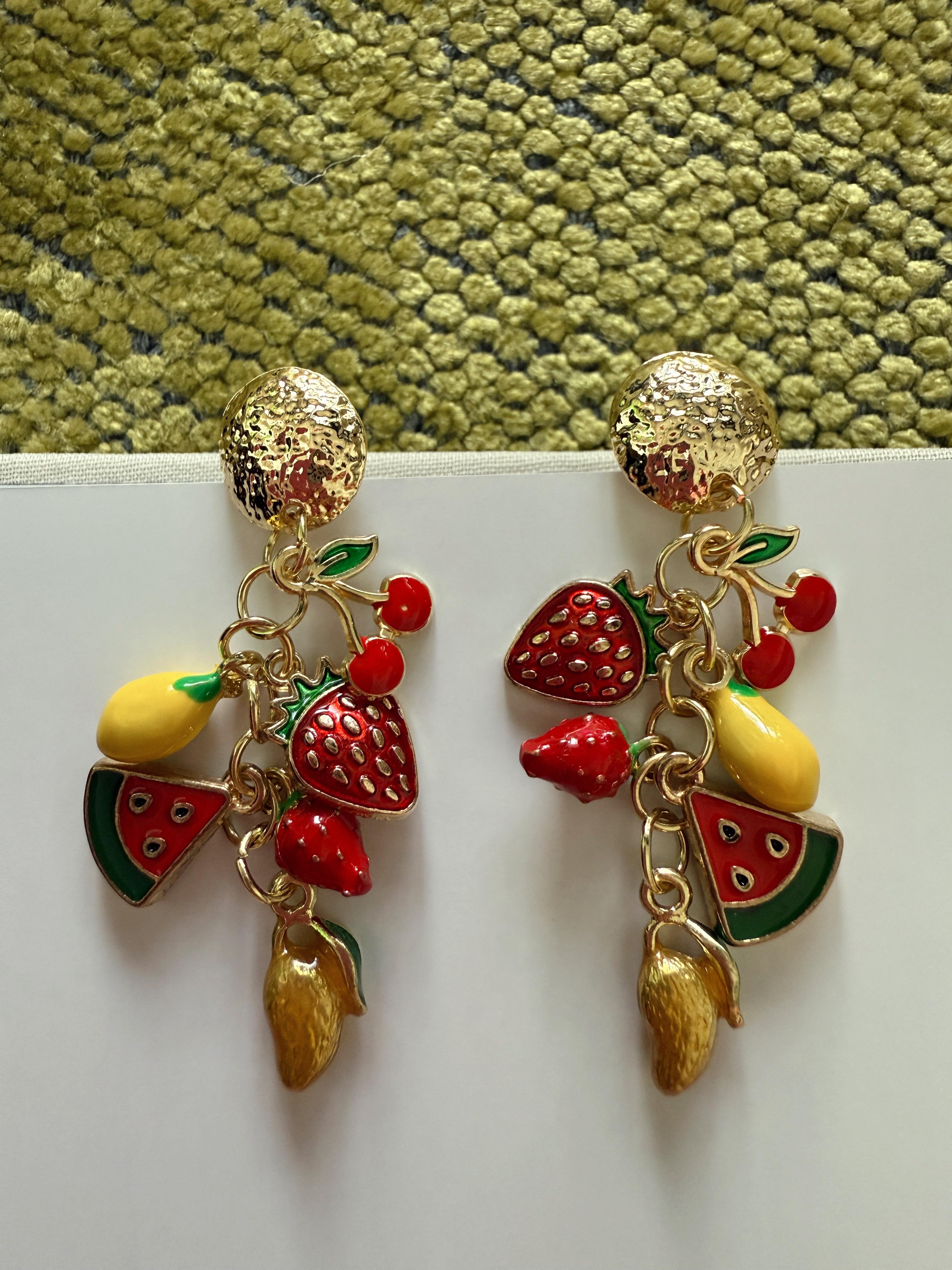 Meyve Detaylı Sallantılı Küpe Gold