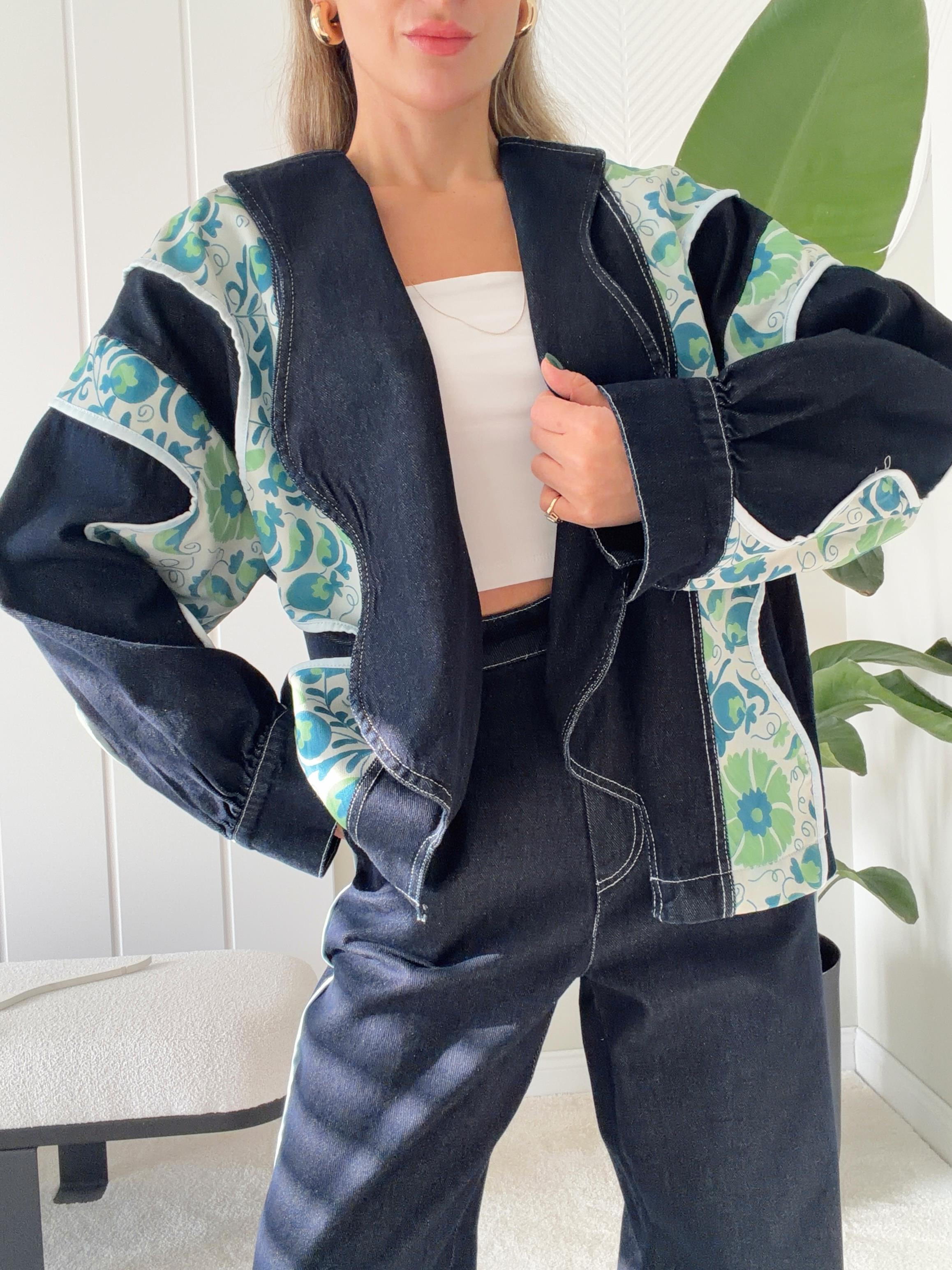 Nakış Detaylı Ceket ve Beli Lastikli Rahat Kalıp Pantolon Denim Takım Lacivert