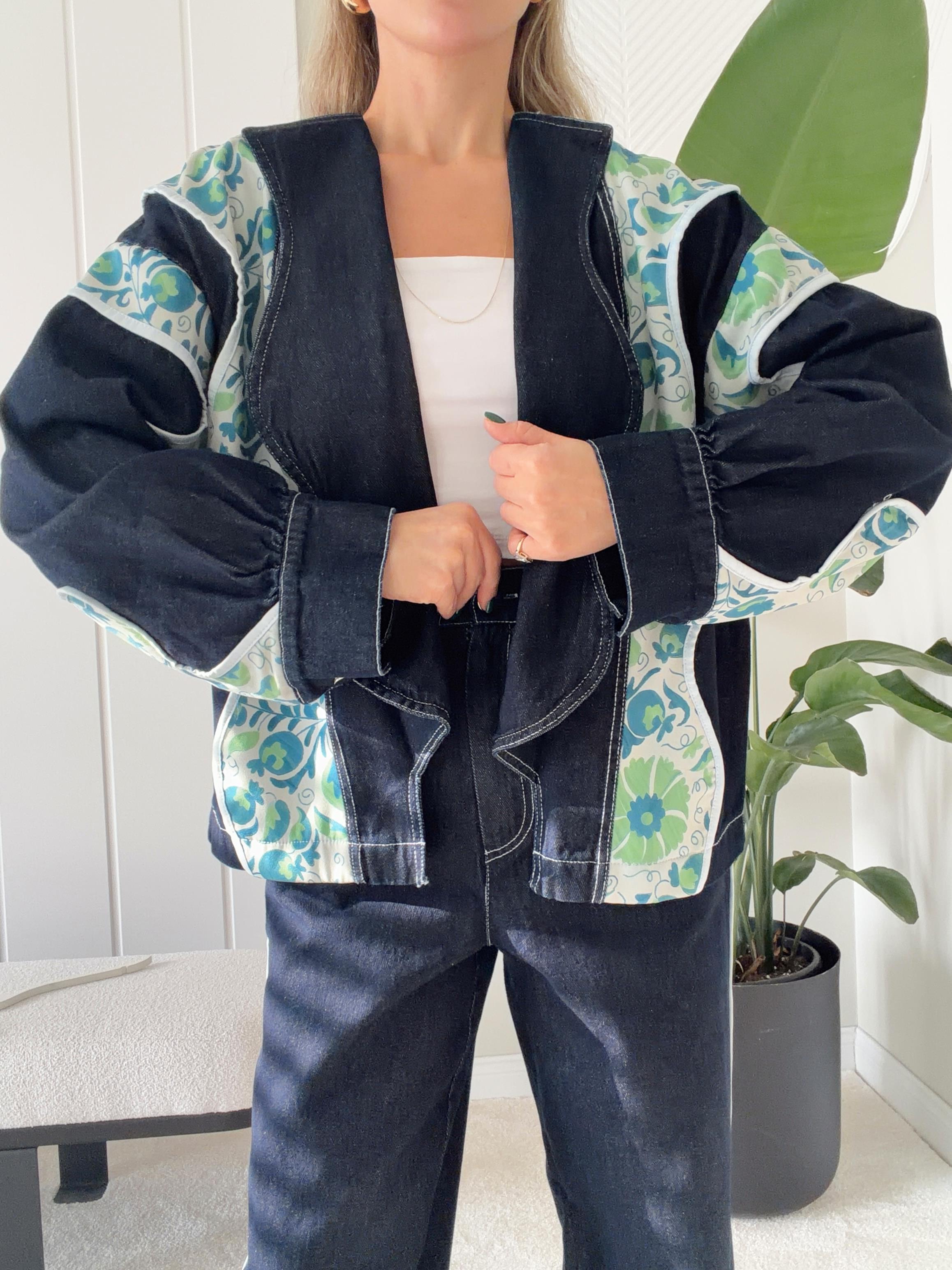 Nakış Detaylı Ceket ve Beli Lastikli Rahat Kalıp Pantolon Denim Takım Lacivert