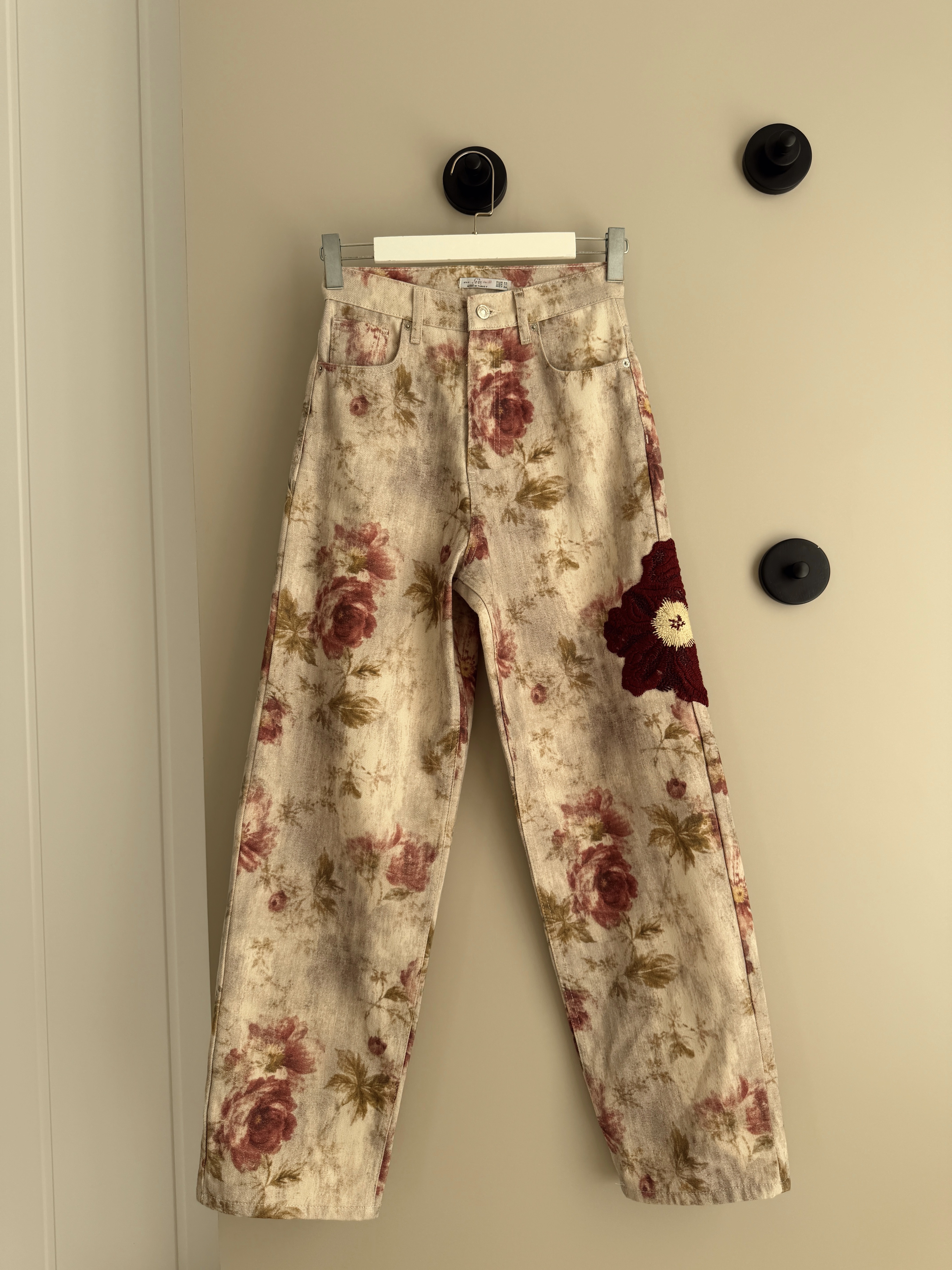 Nakış Detaylı Pantolon Krem