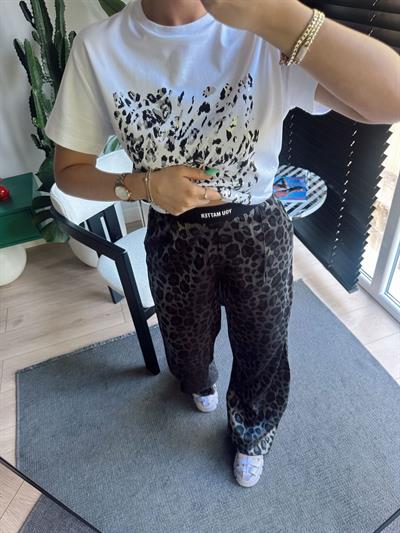 Bol Kesim Leopar Desen Bel Detaylı Pantolon