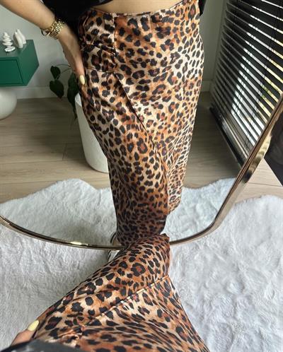Leopar Saten Yırtmaçlı Etek