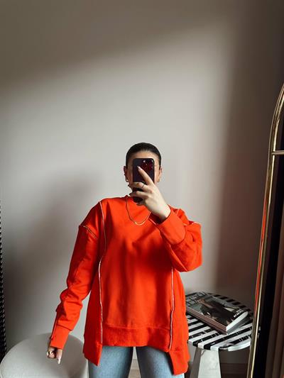 Nar Çiçeği Renk Asimetrik Kesim Parlak Taş Şeritli Sweat