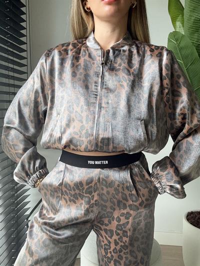 Parlak Doku Kumaş Leopar Ceket ve Pantolon Takım