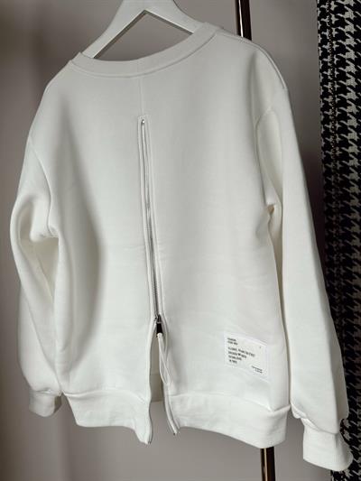 Sırt Fermuarlı ve Zımba Baskı Detaylı Sweatshirt
