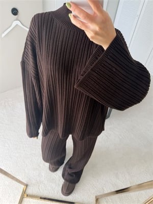 Yarım Boğaz Üst ve Bol Paça Pantolon Triko Takım Kahverengi