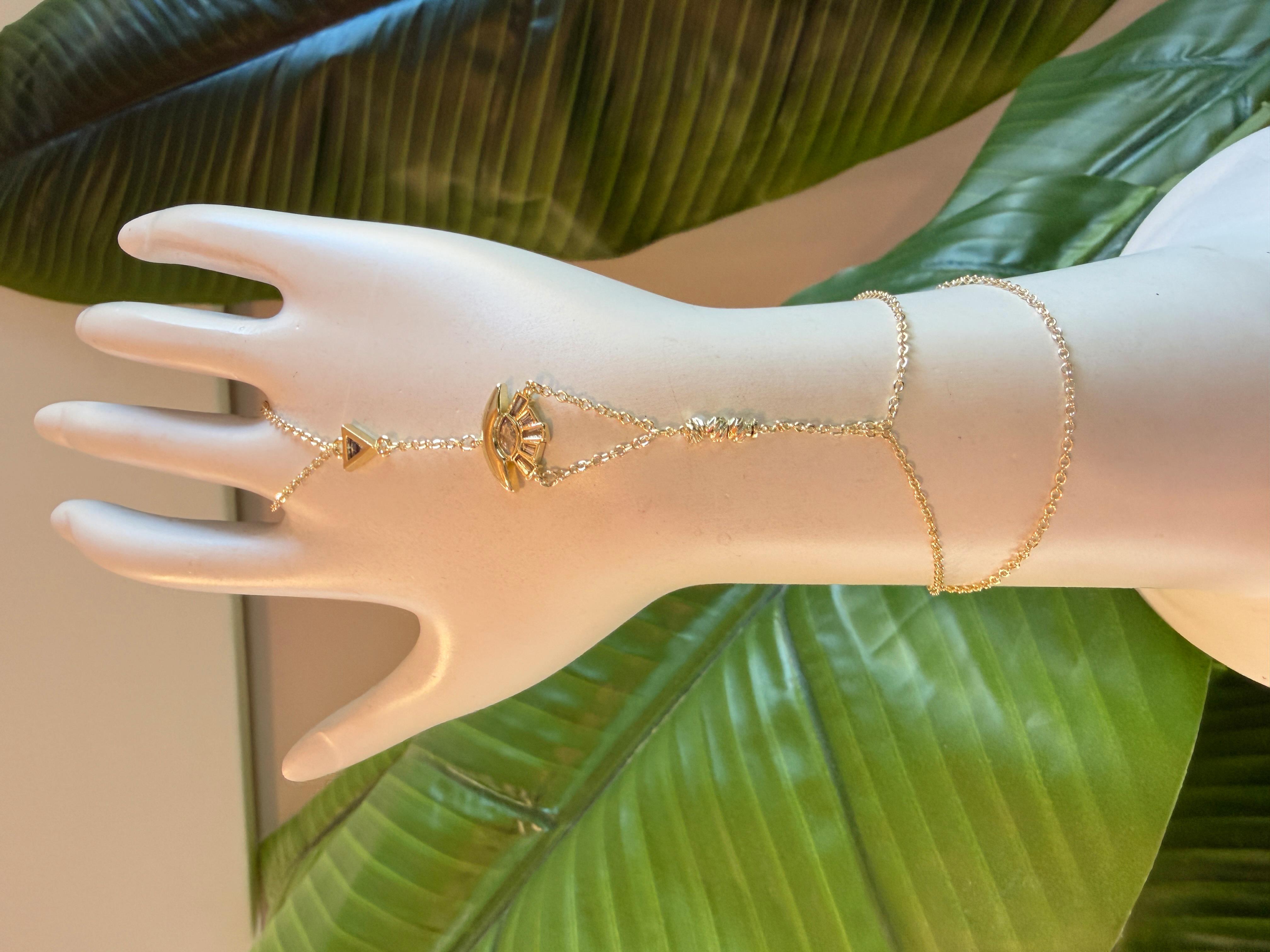 Çoklu Charm Detay Şahmeran Gold