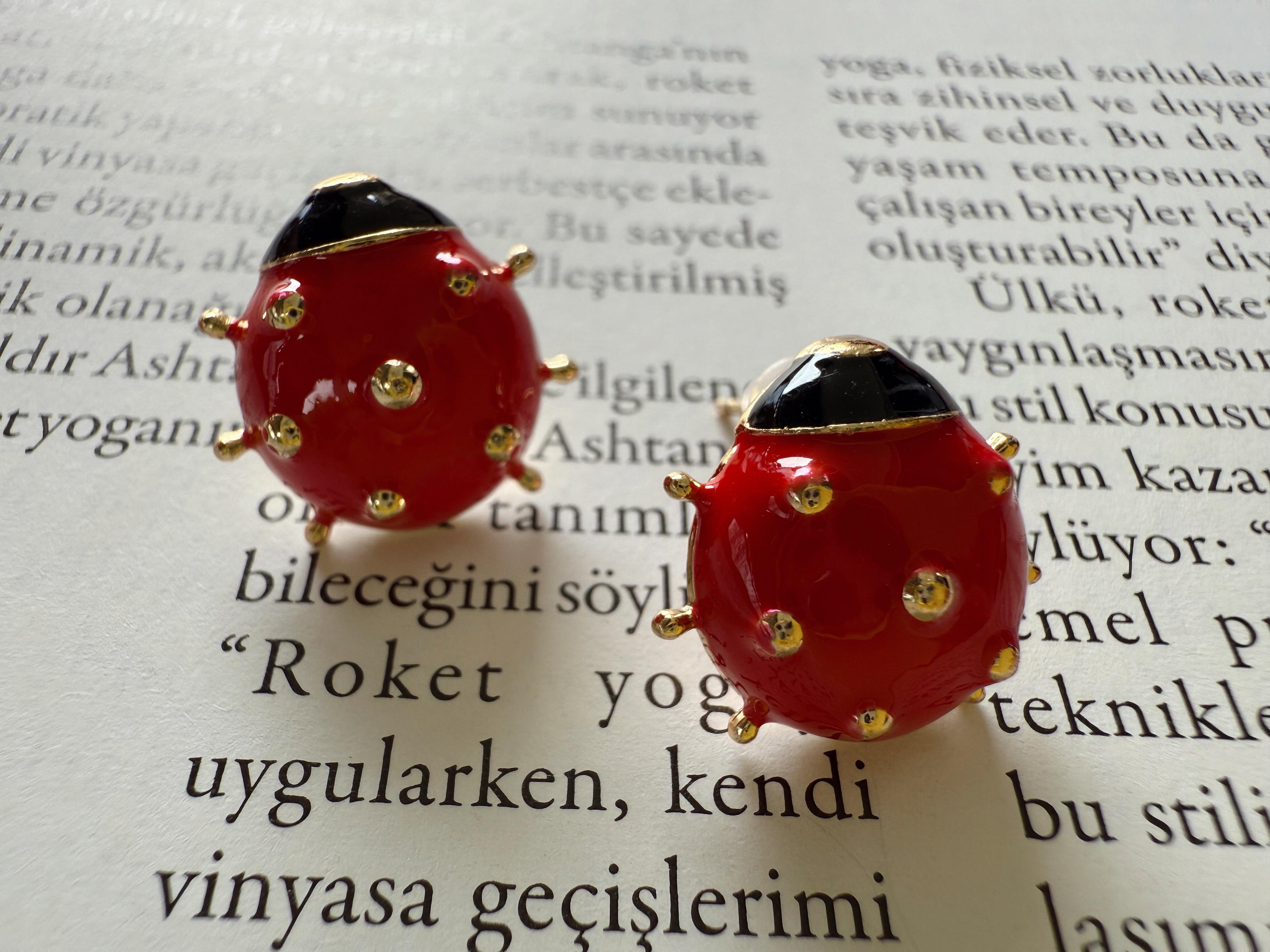 Minimal Uğur Böceği Küpe Gold 