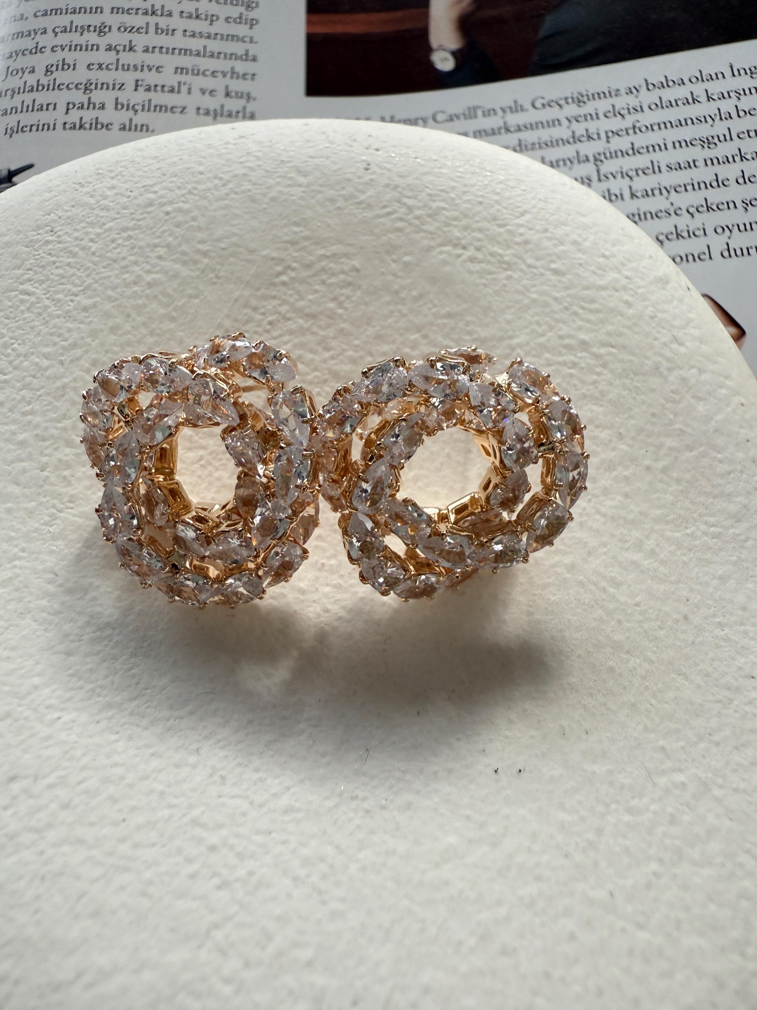 Oval Kesim Taşlı Küpe Gold