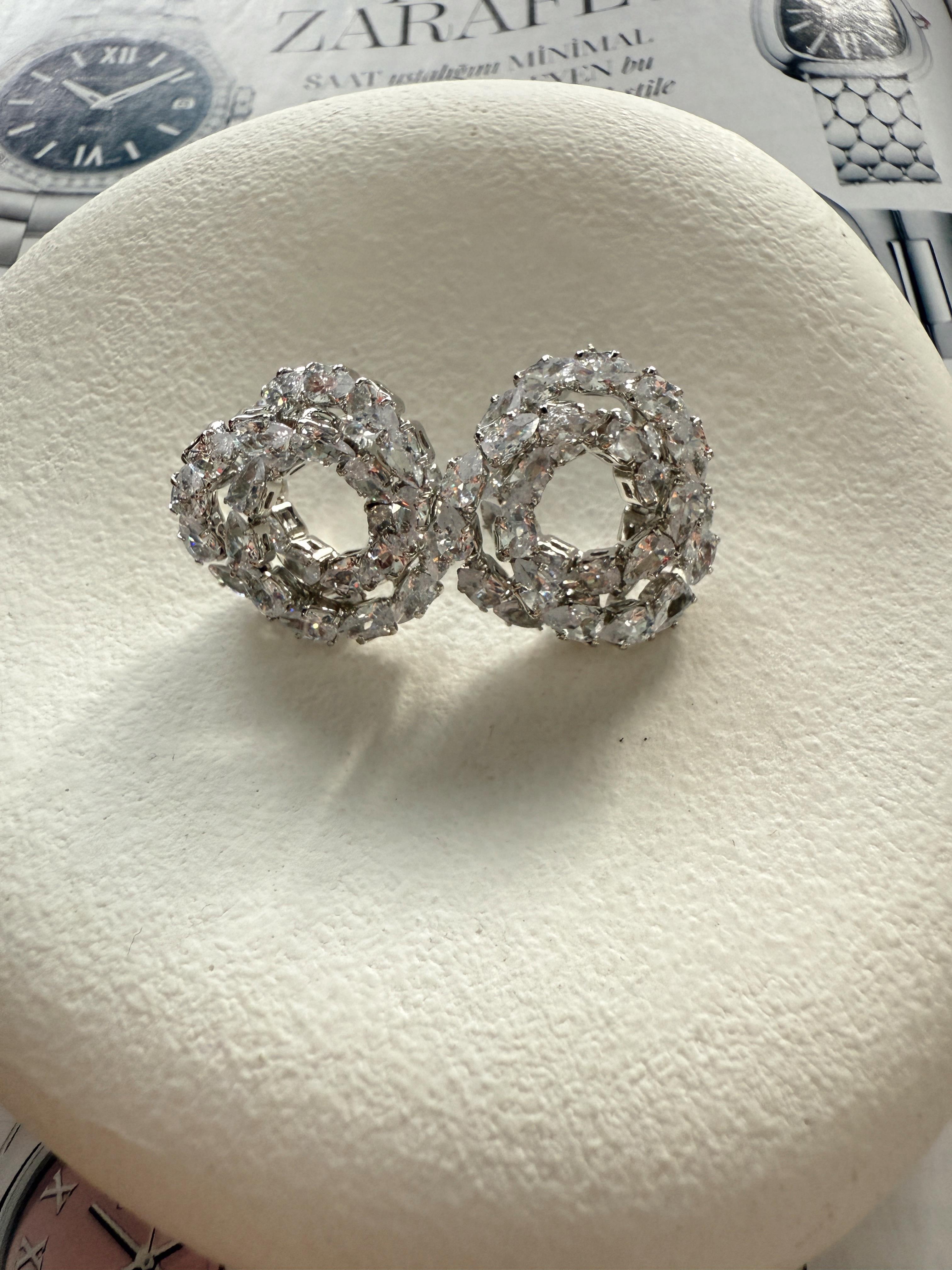Oval Kesim Taşlı Küpe Silver 