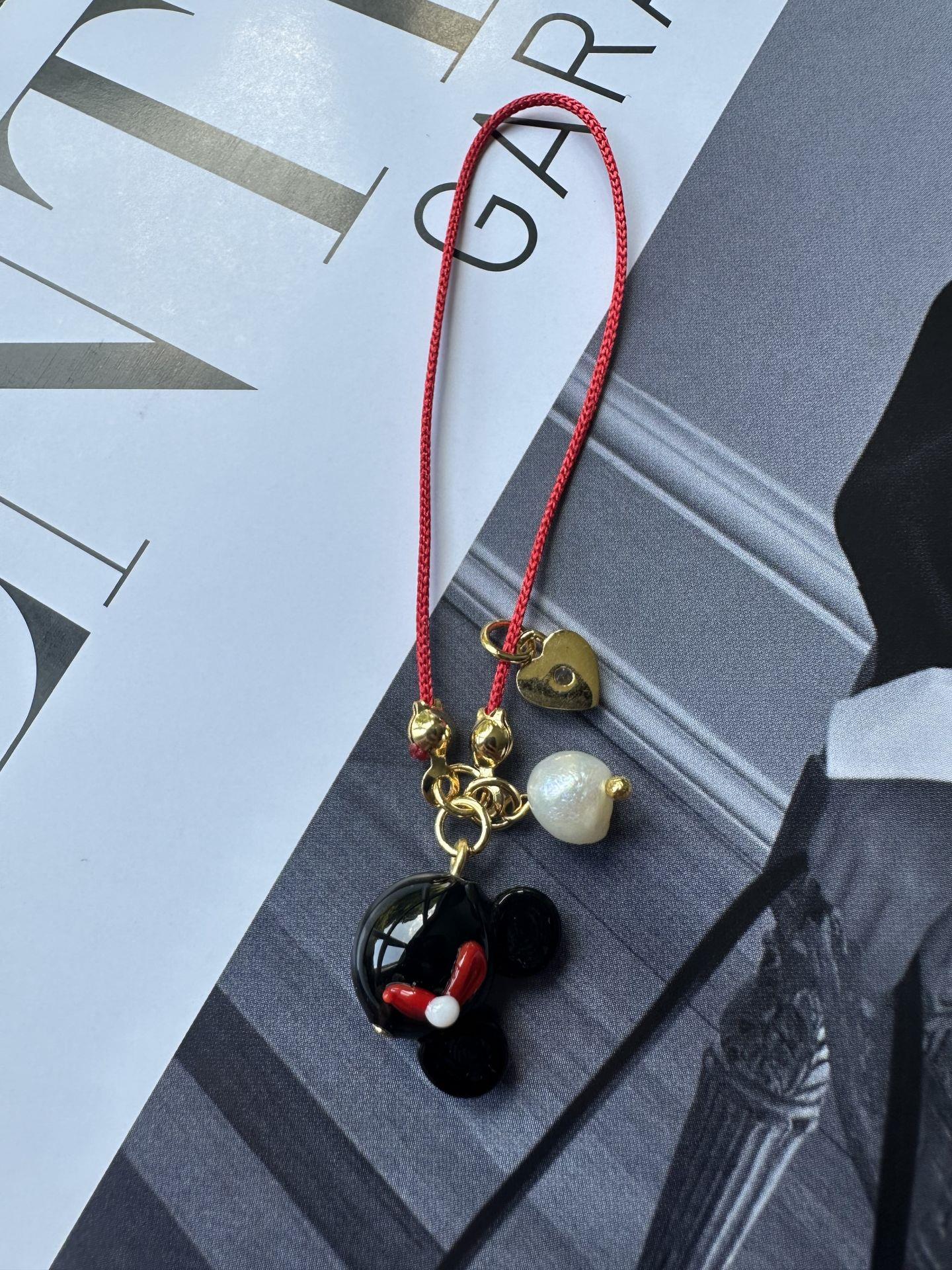 PB Co. Kırmızı İp Charm Telefon Aksesuar Minnie