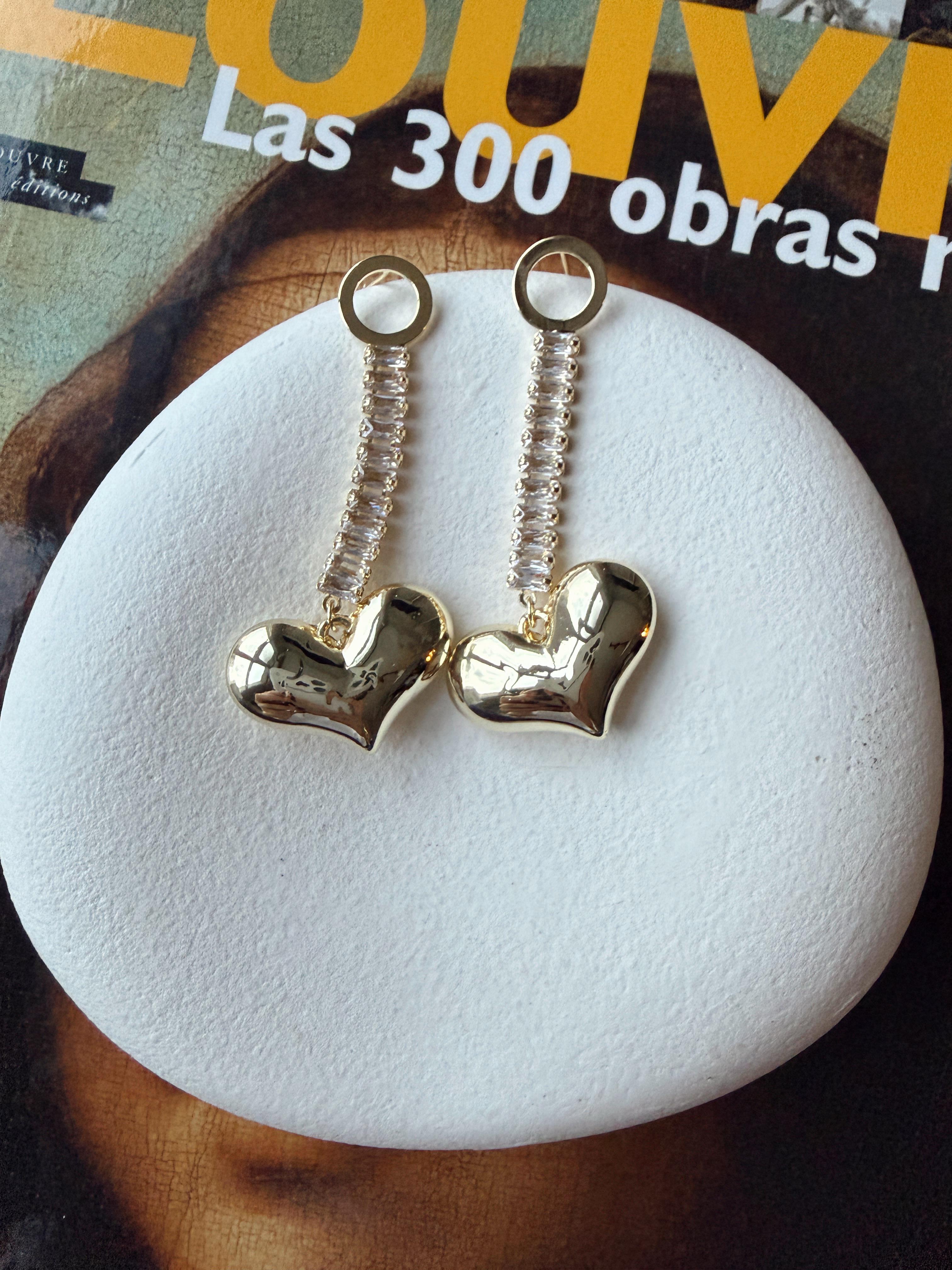 Sallantılı Taş Kalp Küpe Gold