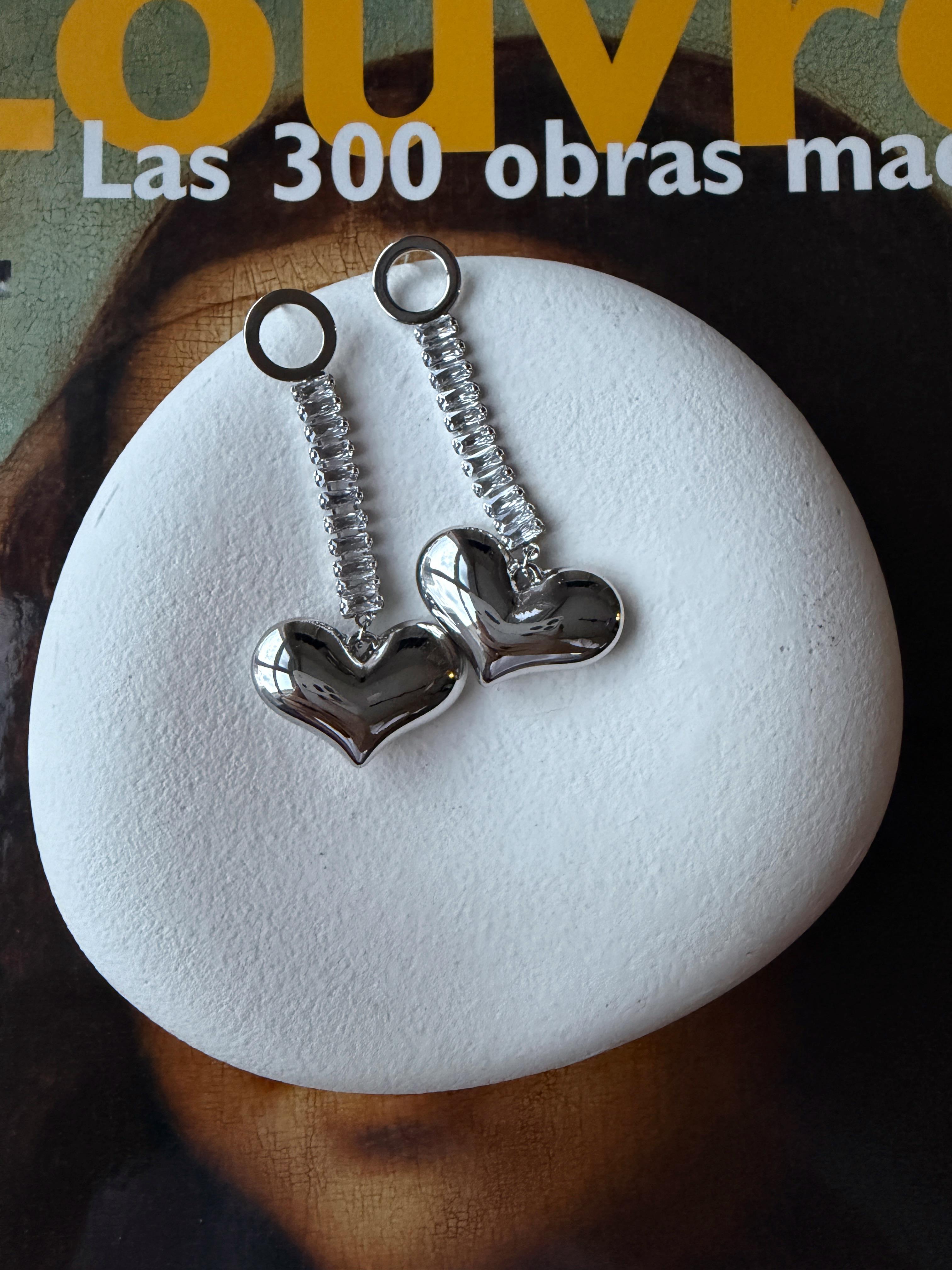 Sallantılı Taş Kalp Küpe Silver