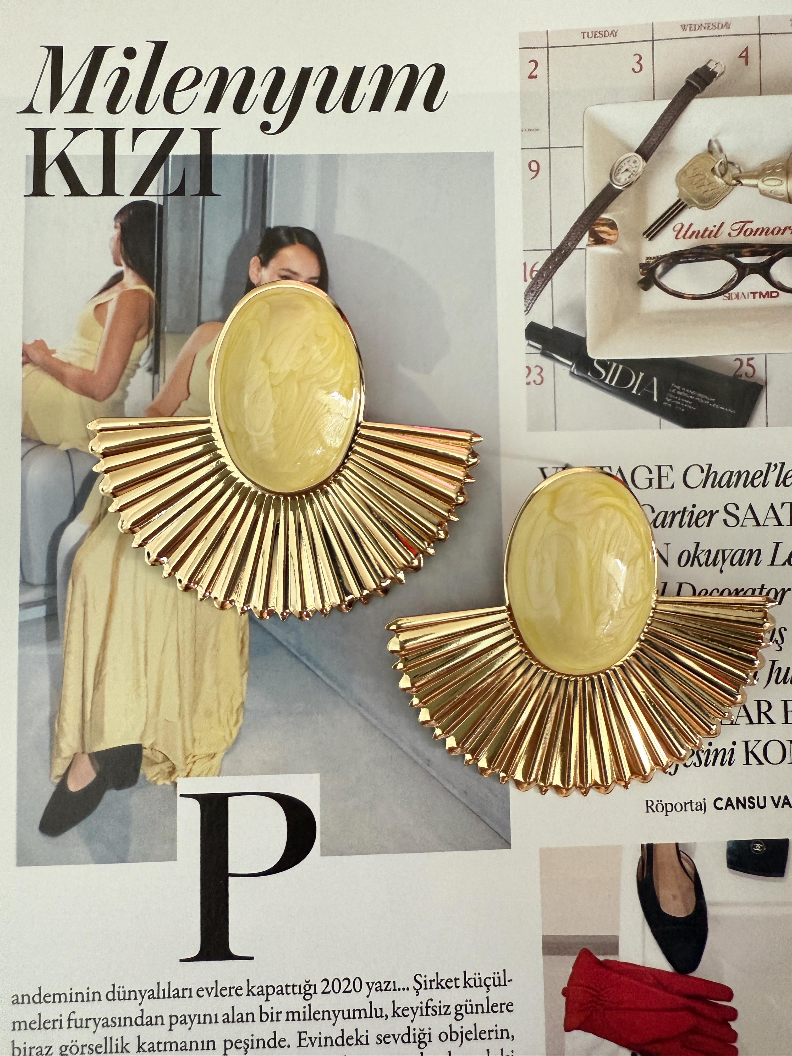 Sarı Mineli Gold Yelpaze Plaka Küpe