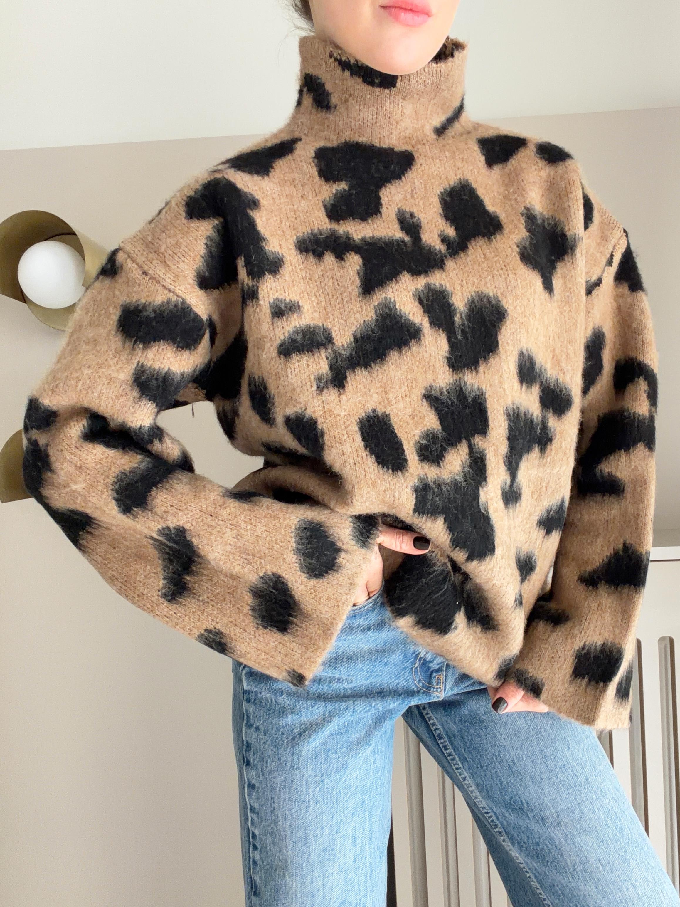 Sütlü Kahve Balıkçı Yaka Leopar Desen Oversize Kazak