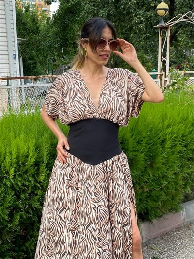 bel korseli zebra desen tasarım elbise