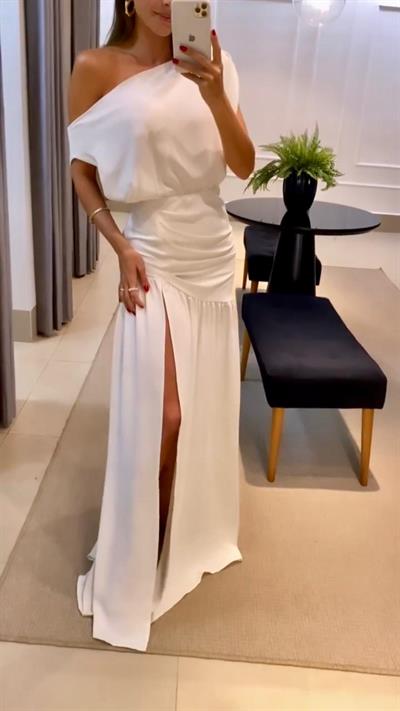 Beyaz Aerobin Kumaş Derin Yırtmaçlı Elbise