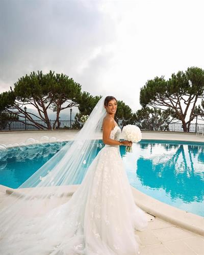 Beyaz Güpür Detaylı Kalp Yaka A kesim Eternal Love Gelinlik