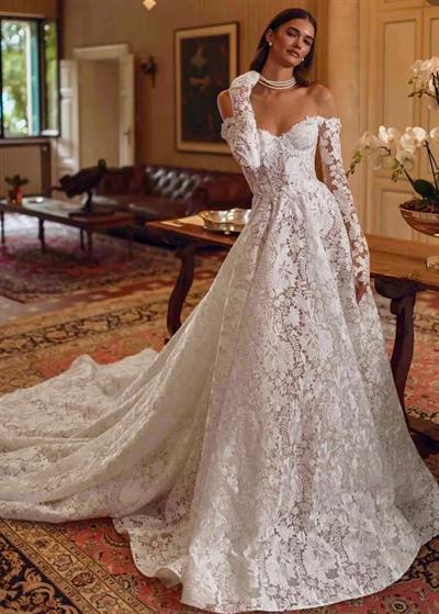 Beyaz Güpür İşlemeli Kalp Yaka Straplez Floral Embrace Gelinlik