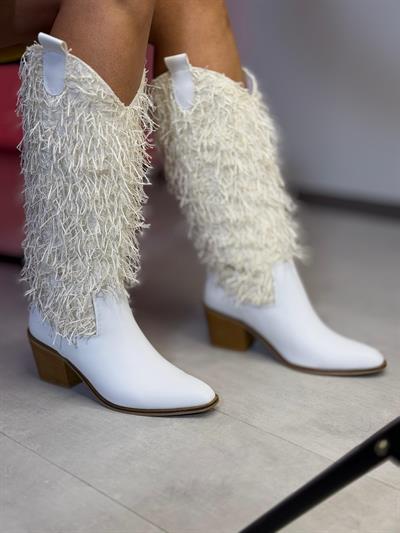 Beyaz Püskül Detaylı Çizme