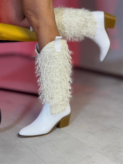 Beyaz Püskül Detaylı Çizme