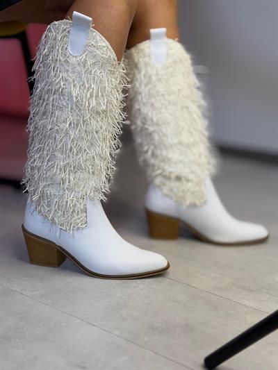 Beyaz Püskül Detaylı Çizme