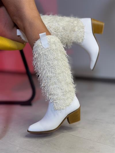 Beyaz Püskül Detaylı Çizme