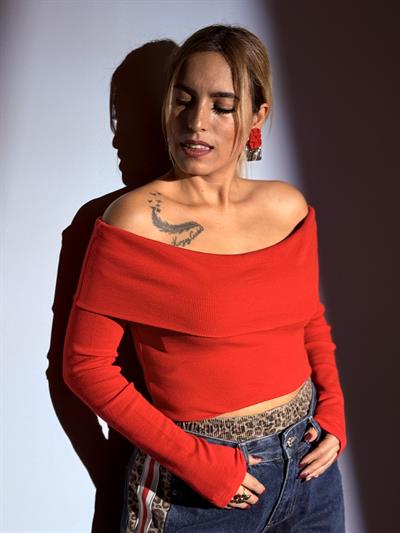 Kırmızı Madonna Yaka Fitili Bluz