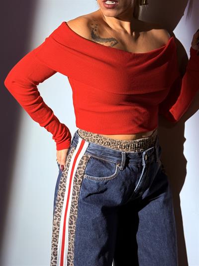 Kırmızı Madonna Yaka Fitili Bluz