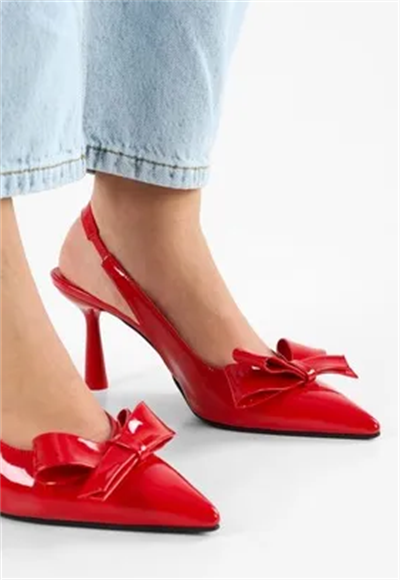 Kırmızı Rugan Kurdele Detaylı Stiletto