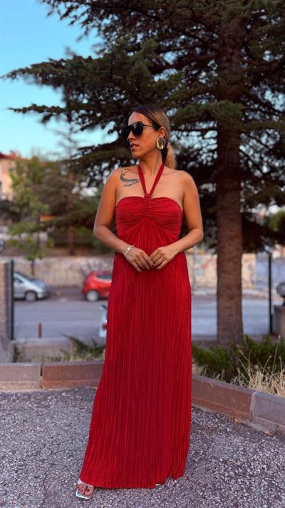 Kırmızı Saten Pilise Göğüs Kuplu Boyundan Bağlamalı Uzun Elbise