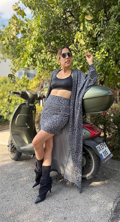 leopar desenli hırka etek takım
