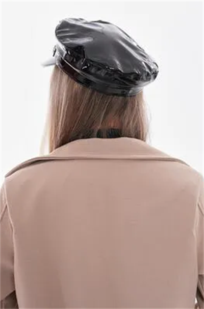 Rugan Deri Siyah Kasket Şapka